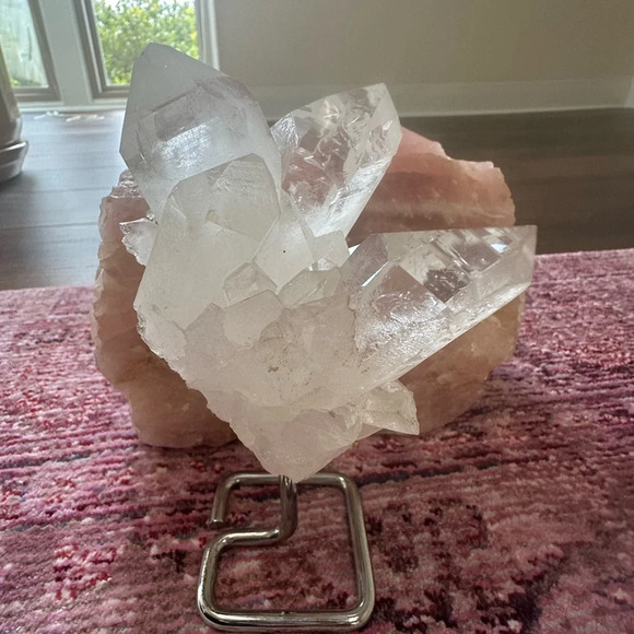 Gorgeous Quartz Crystal On A Stand - Picture 1 of 7